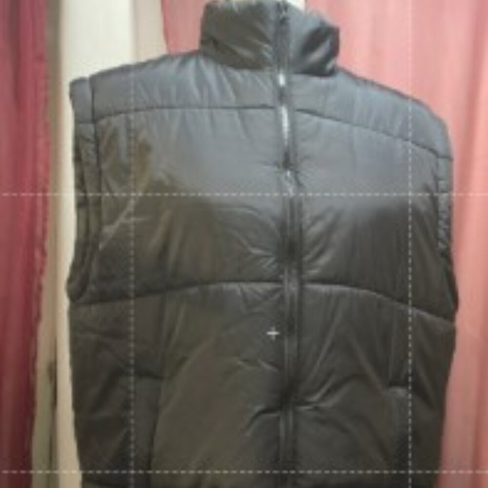 Mens black puffer vest, size small, like new condition